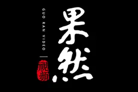 哈哈哈哈！姐姐太坏了！双胞胎妹妹看姐姐吃饭被馋哭了图片