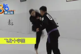 清秀姑娘以“柔”克刚，轻松放倒精壮汉子图片
