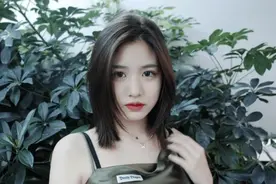 汪峰大女儿小苹果晒近照 穿吊带化浓妆十分成熟图片