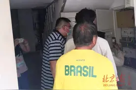 突然，这栋居民楼电路故障火星直冒图片