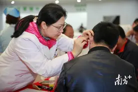 耳朵别再掏掏掏了！因为耳屎会越掏越多图片