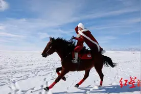 揭秘网红副局长贺娇龙背后的摄影师：拍出策马雪原的是他，一个人的“摄制组”图片