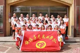 清水河畔“铁娘子”图片