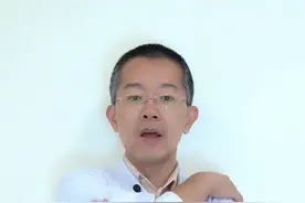学会这两个动作，可以缓解年轻人的肩膀酸疼视频封面