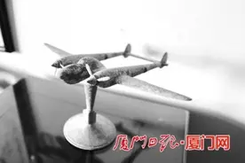 厦门文博研究员何丙仲向湖北恩施州博物馆无偿捐献抗战文物图片