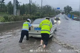 暴雨肆虐 又看到了熟悉的他们的身影图片