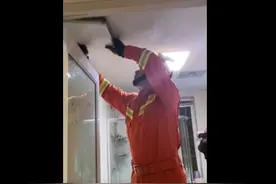 无人的卫生间经常出现怪声音 蚌埠五河消防撬开天花板发现“秘密”图片
