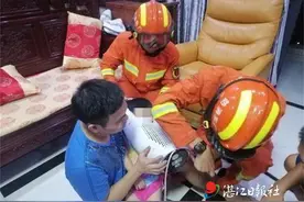 女童被风扇卡头 消防员紧急救援图片