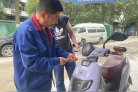 小时小店｜杭州这巷口免费修电瓶车的周师傅，开送小时凉茶，他的好，就是好邻居那种好图片
