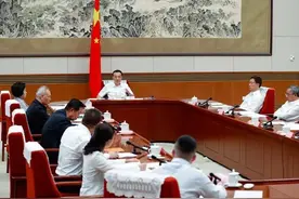 信息量巨大！李克强召开经济座谈会，强调区间调控，对降准有新表述！反对垄断和不正当竞争…图片