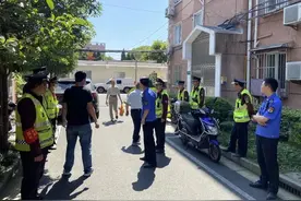 小区新增“便民驿站”，结果却被城管拆除？怎么回事？图片