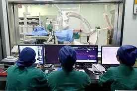 39岁男子连续熬夜看球，出现胸闷、心慌、出汗、恶心……险丢命图片