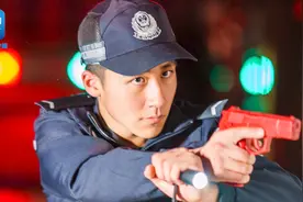 这小子真帅！公交抓小偷警校生回应获三等功视频封面