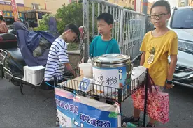 自己的钱要自己赚！长沙10岁男孩想上兴趣班，妈妈：摆摊卖冰凉粉攒钱图片