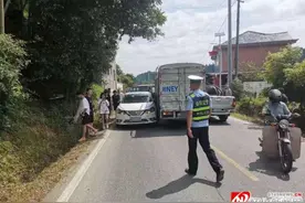 不守交规，会同三车“排排坐，吃果果”图片