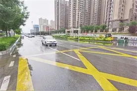 安装抽水泵 设置自动控制系统 赛罕区另辟蹊径整治后巧报路积水图片