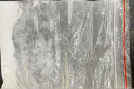 深夜，记者在郊外接头“验货”暗访致命减肥药黑市图片