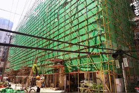 居民热情参与让小区改造跑出“加速度”，武汉这个老旧小区改造预计可提前两个月完工图片
