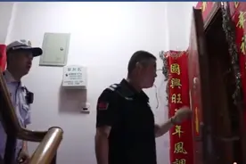 私家车占用消防通道，消防上门规劝女子拒不开门：“我一个女的干吗开门？”图片