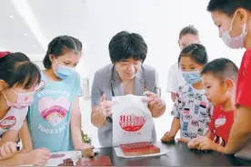 孩子们今天开启缤纷暑假：寻访红色足迹，重温中轴线上的红色故事图片