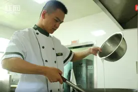 武警郴州支队：训练场上战高温“清凉”送到兵心里图片