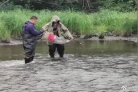 三人非法捕捞东北小龙虾被抓图片