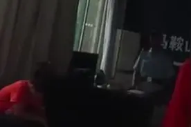 父亲让儿子干家务体验生活艰辛，少年报警称非法雇佣童工视频封面