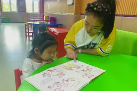 齐齐哈尔：图书馆里书香浓 暑期掀起“读书热”图片
