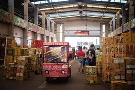 价格击穿电商，在上海的这个市场，进口水果尖货也能买到“白菜价”……图片
