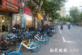 市民投诉：杨浦这三个路段非机动车随意停图片