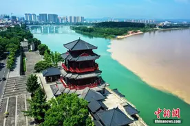长江清江出现奇特“清浊分明”景观图片