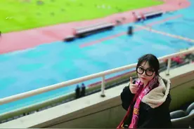 「喜欢足球的00后」顾洁：购物美颜不感冒，手机里都是足球APP图片