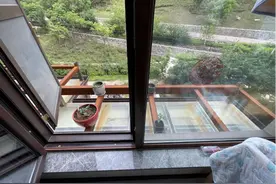 济南一小区露台变阳光房 违章建筑搭建容易拆除难图片