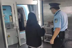 送你离开，也是关爱！湖北机场民警伸援手，3名离家少女平安回到家人身边图片