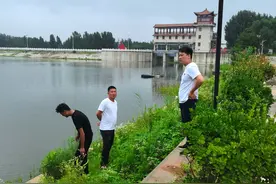 薛城区新城街道密织防溺水安全网图片