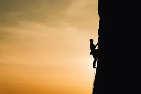 夜读 | 所有的难不难，都取决于你敢不敢图片