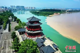 长江清江出现奇特“清浊分明”景观图片