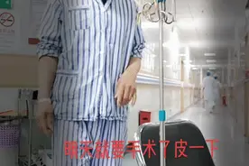 男子穿上塑料袋跳舞，网友知道真相后都说：太美了图片