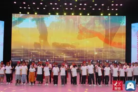 菏泽市举办第三届准大学生成人礼暨2021年大学生慈善援助公益大会图片