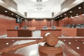 员工穿短裤上班被开除，法院判了图片