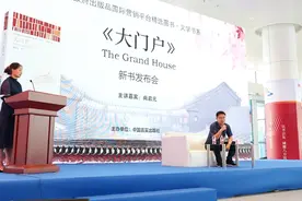 山东籍90后作家尚启元新书《大门户》火爆书博会 刘慈欣等作家推荐图片