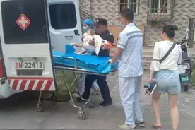 桂林6岁男童溺水，被救上岸时无呼吸心跳，幸好她在现场图片