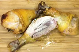 懒人版盐焗鸡，金黄焦脆，满满的浓香汁水，超级美味，一定要试试图片