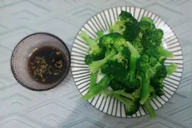 健康减脂 ‖ 姜汁西兰花这样做，才好吃哦图片