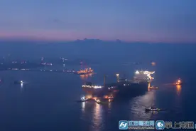 南通驶出“海上巨无霸”拖带作业长度再创长江通航历史之最图片