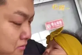 女儿打针，爸爸哭得比孩子还惨！网友开始担心……图片