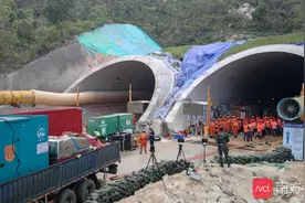 珠海石景山隧道透水事故：尝试潜水搜救，仍未搜索到被困人员图片