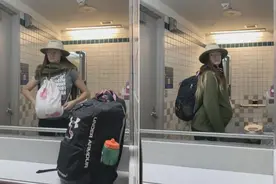 美国一女子因行李限制将背包塞衣服里假装是“孕妇”图片