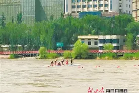 汛期黄河水流急 野泳漂流太危险图片