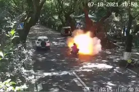 电动车行驶中突发自燃！涉事品牌查明图片